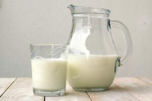 How Much Does a Gallon of Milk Weigh?